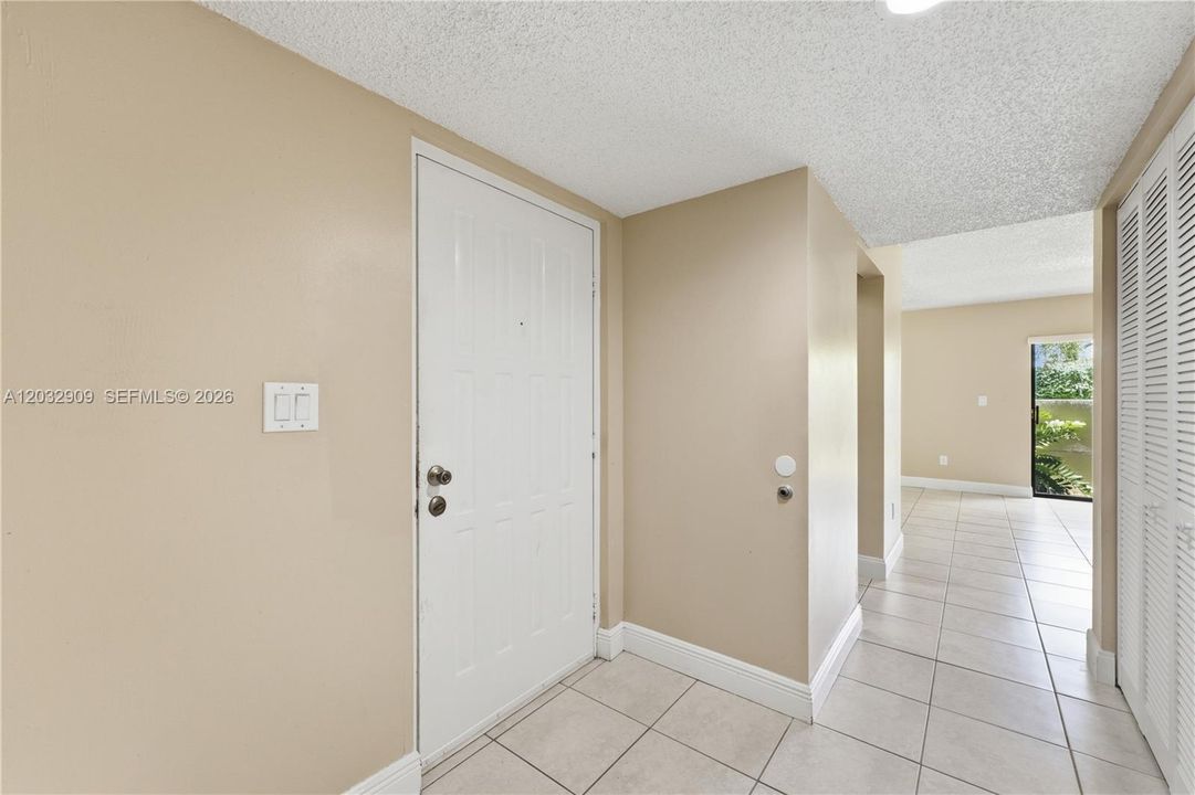 For Sale: $315,000 (3 beds, 2 baths, 1216 Square Feet)