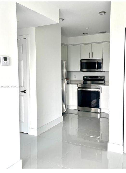 For Rent: $2,300 (1 beds, 1 baths, 838 Square Feet)