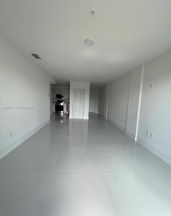 For Rent: $2,300 (1 beds, 1 baths, 838 Square Feet)