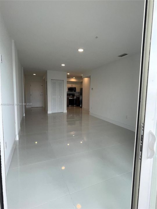 For Rent: $2,300 (1 beds, 1 baths, 838 Square Feet)