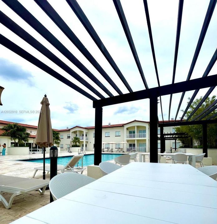 For Rent: $2,300 (1 beds, 1 baths, 838 Square Feet)