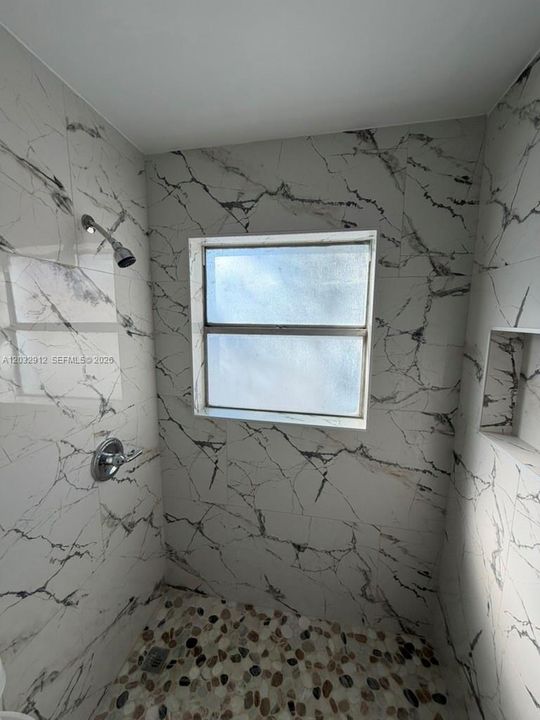 Active With Contract: $1,950 (2 beds, 1 baths, 760 Square Feet)