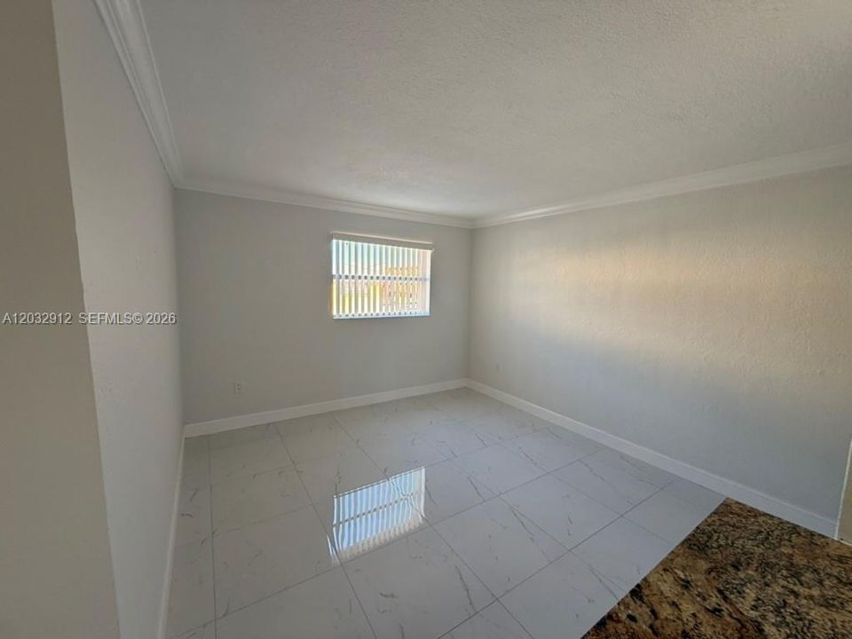 Active With Contract: $1,950 (2 beds, 1 baths, 760 Square Feet)