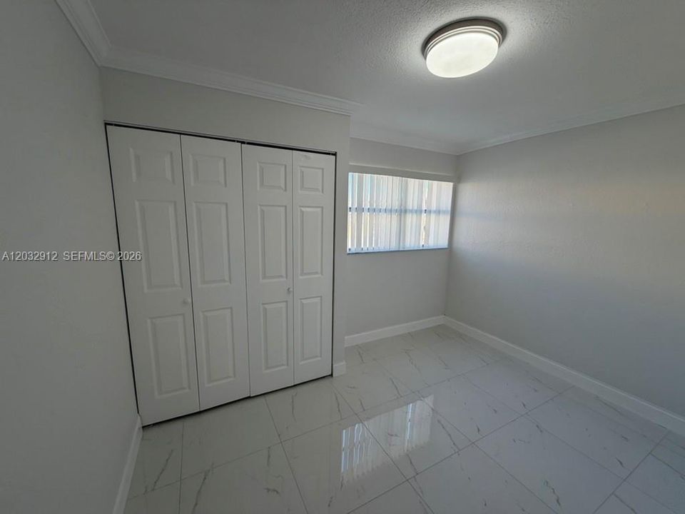 Active With Contract: $1,950 (2 beds, 1 baths, 760 Square Feet)