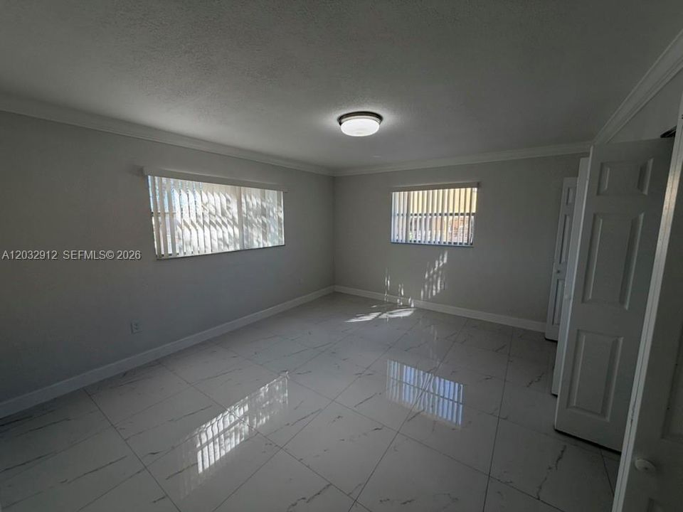 Active With Contract: $1,950 (2 beds, 1 baths, 760 Square Feet)