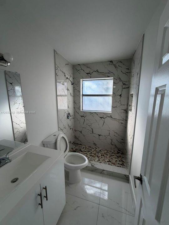 Active With Contract: $1,950 (2 beds, 1 baths, 760 Square Feet)