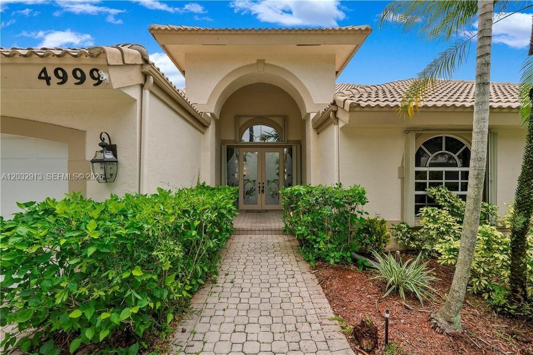 For Rent: $5,700 (5 beds, 3 baths, 2803 Square Feet)