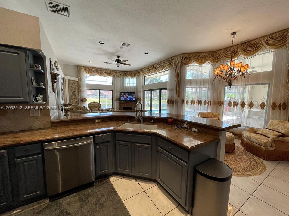 For Rent: $5,700 (5 beds, 3 baths, 2803 Square Feet)