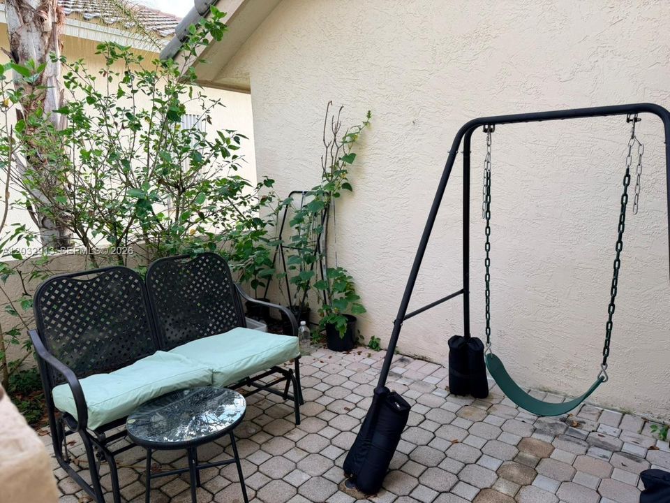 For Rent: $5,700 (5 beds, 3 baths, 2803 Square Feet)