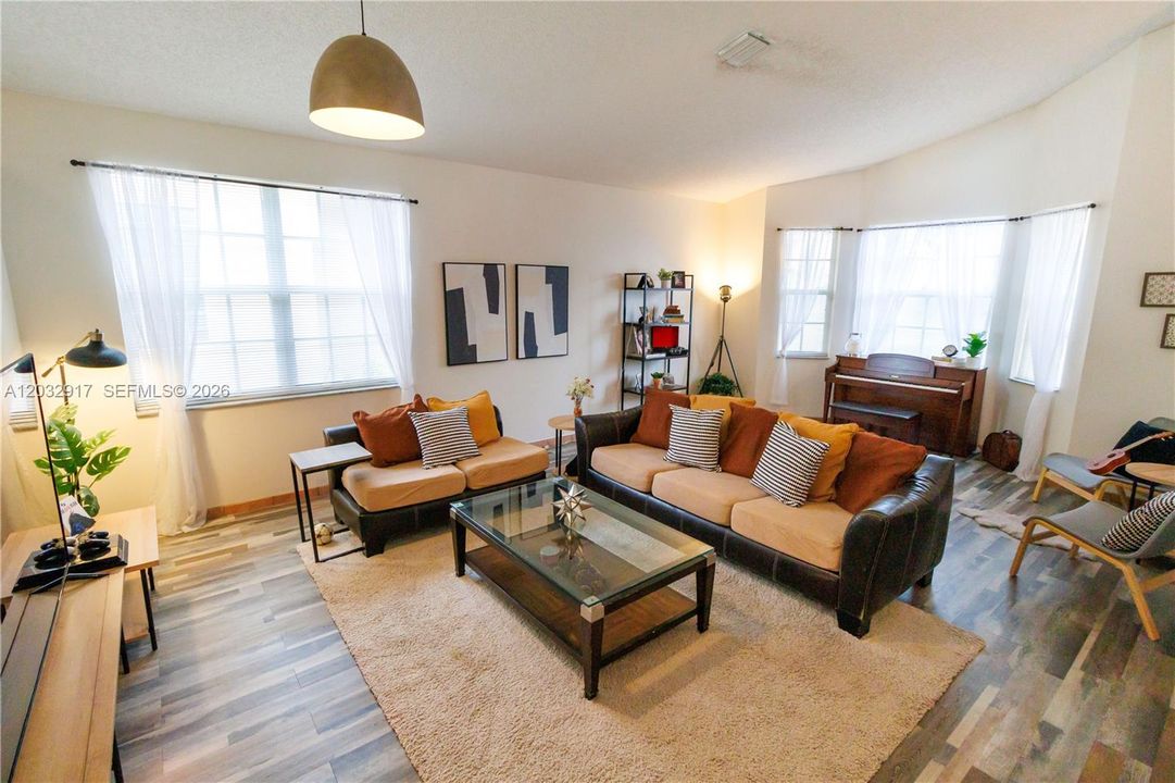 For Rent: $3,700 (3 beds, 2 baths, 1778 Square Feet)