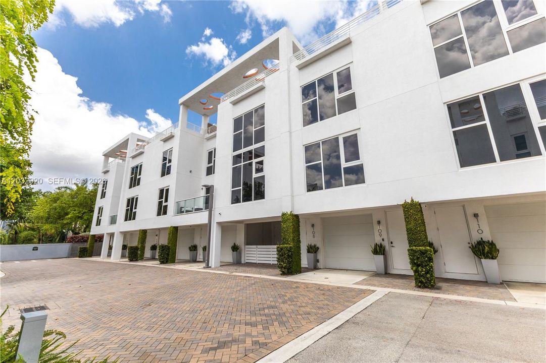 For Sale: $1,274,000 (2 beds, 2 baths, 1794 Square Feet)