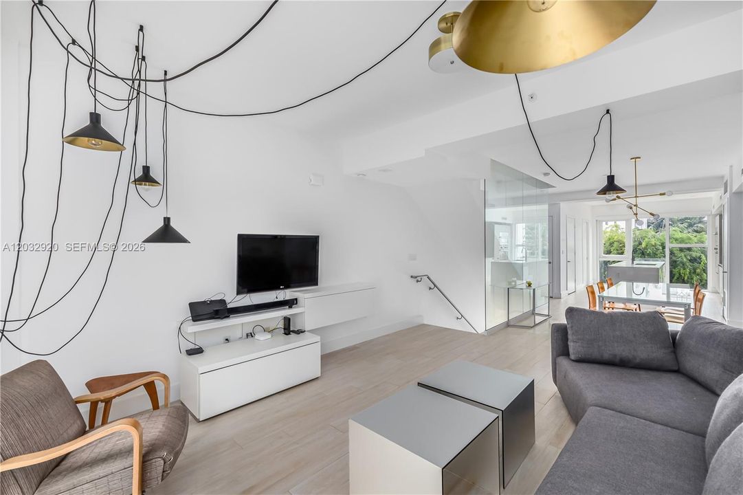 For Sale: $1,274,000 (2 beds, 2 baths, 1794 Square Feet)