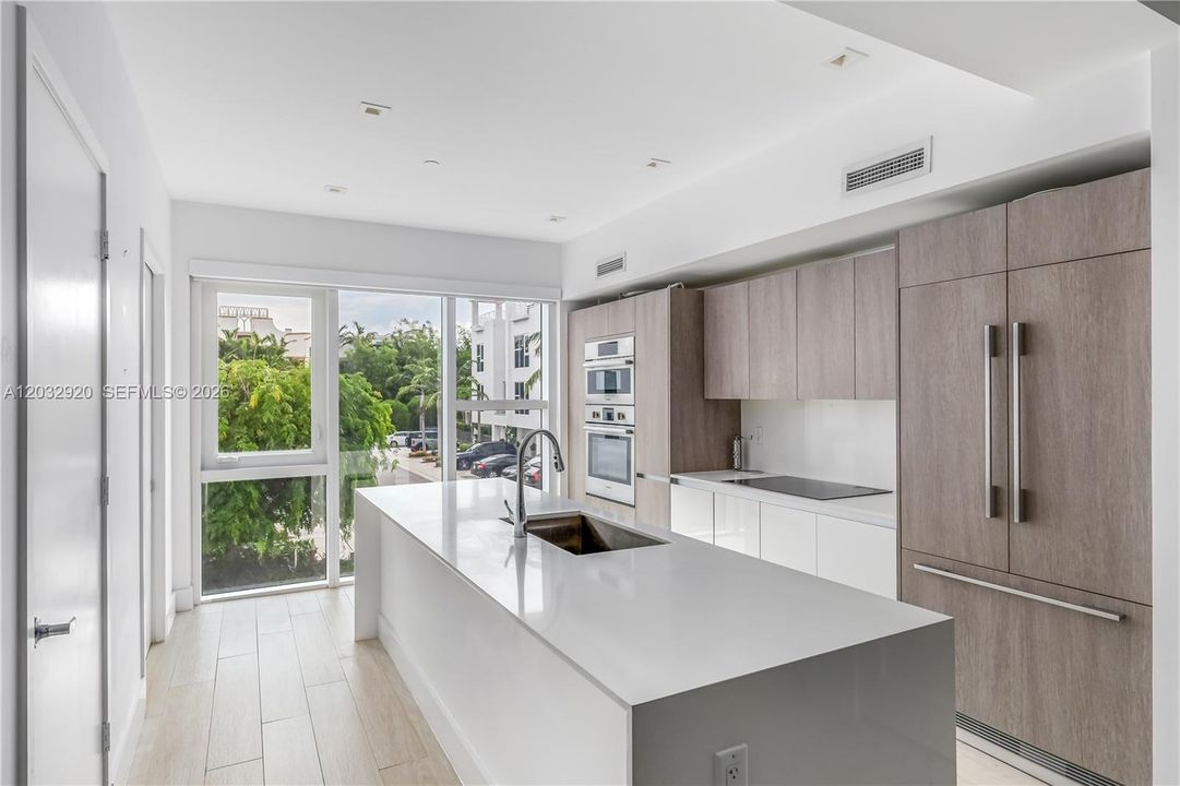 For Sale: $1,274,000 (2 beds, 2 baths, 1794 Square Feet)