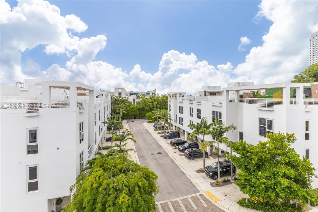 For Sale: $1,274,000 (2 beds, 2 baths, 1794 Square Feet)