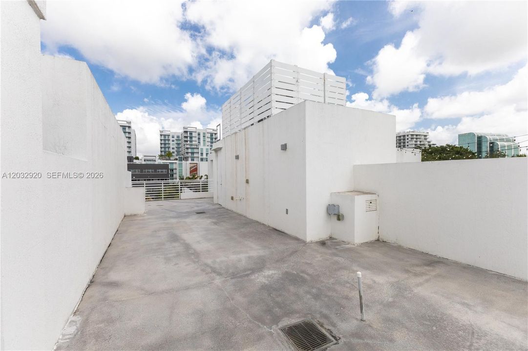 For Sale: $1,274,000 (2 beds, 2 baths, 1794 Square Feet)