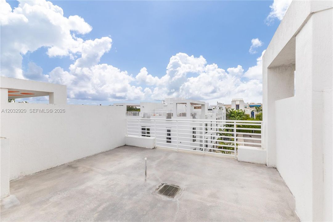 For Sale: $1,274,000 (2 beds, 2 baths, 1794 Square Feet)
