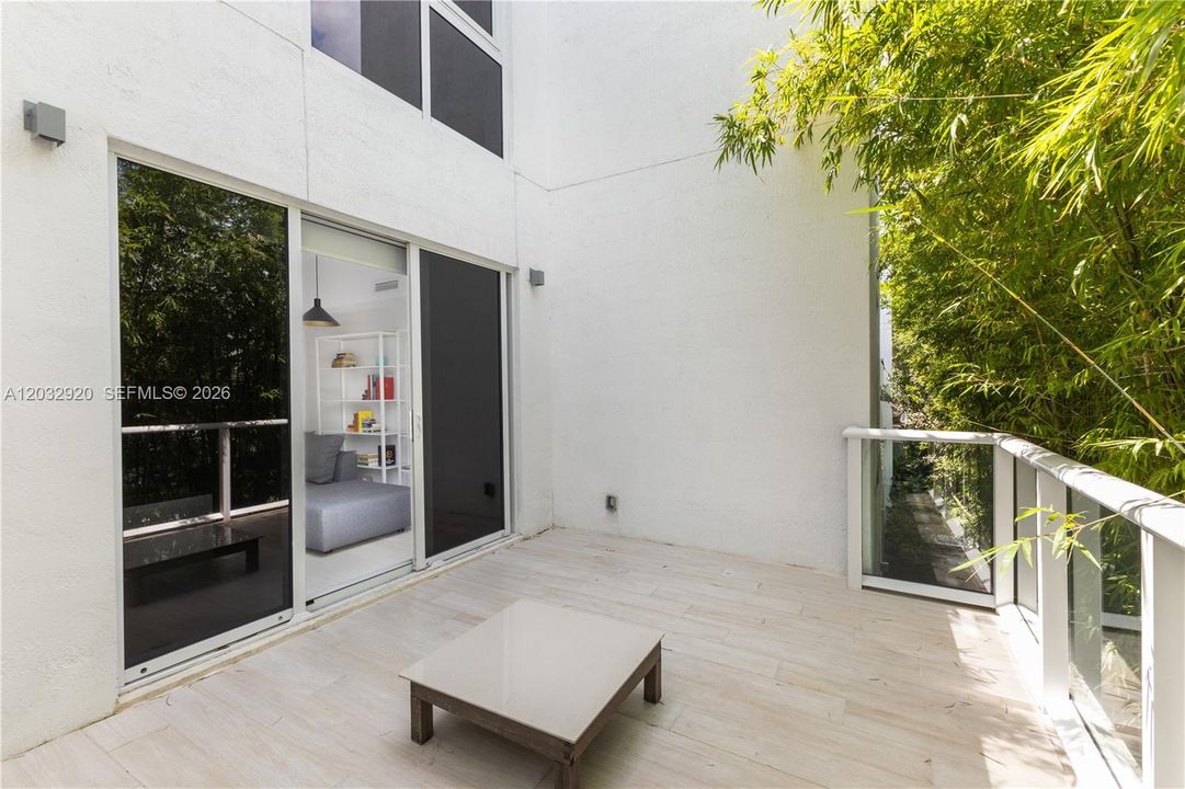 For Sale: $1,274,000 (2 beds, 2 baths, 1794 Square Feet)