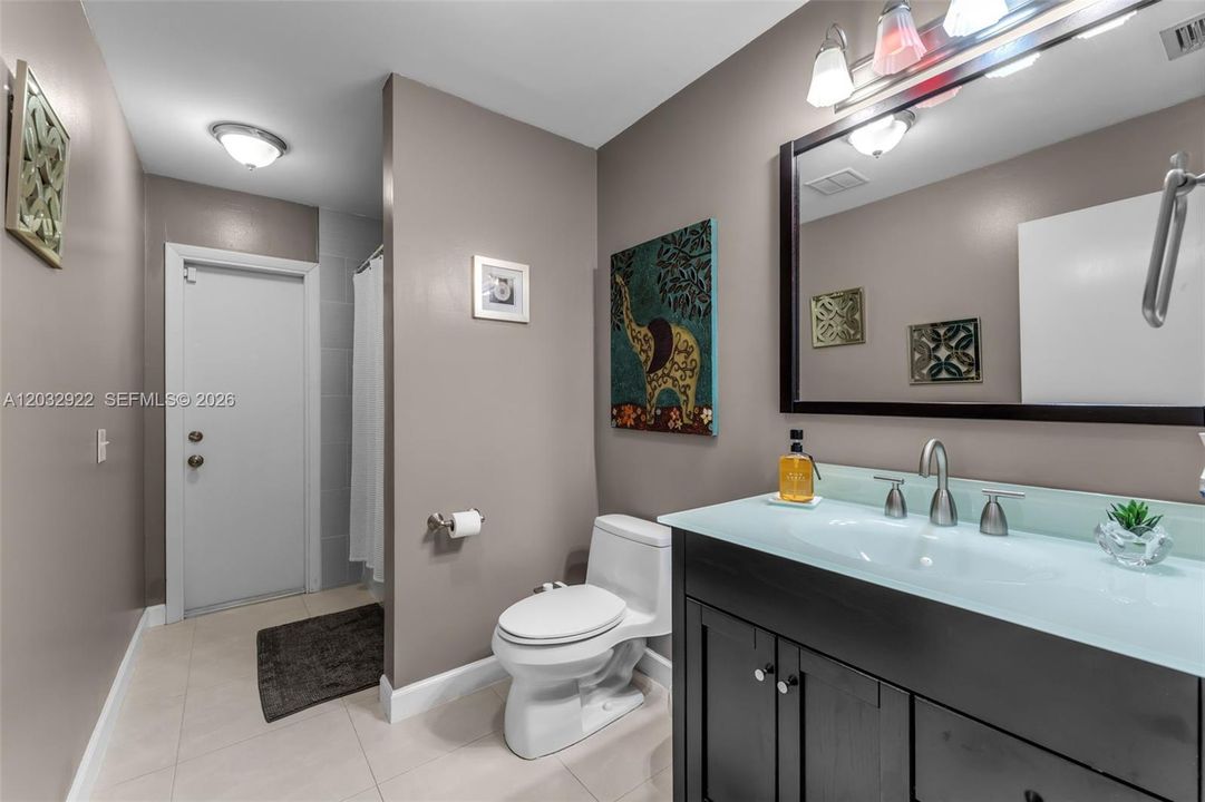 For Sale: $850,000 (4 beds, 2 baths, 1884 Square Feet)