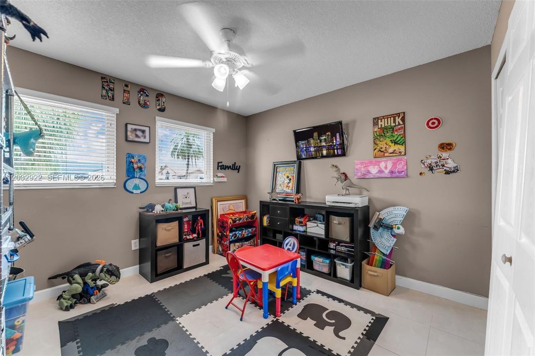 For Sale: $850,000 (4 beds, 2 baths, 1884 Square Feet)