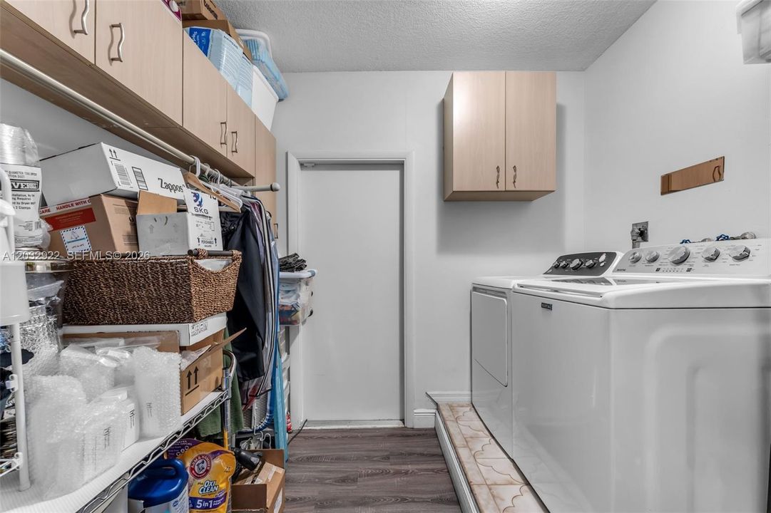 For Sale: $850,000 (4 beds, 2 baths, 1884 Square Feet)