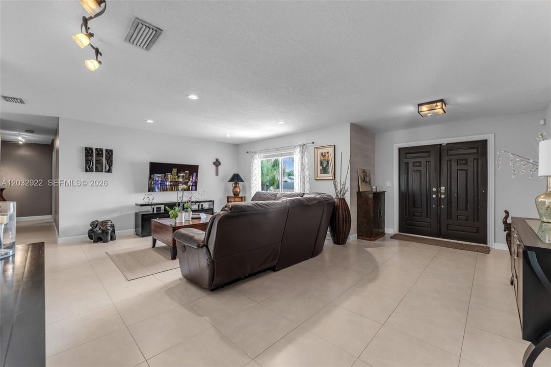 For Sale: $850,000 (4 beds, 2 baths, 1884 Square Feet)
