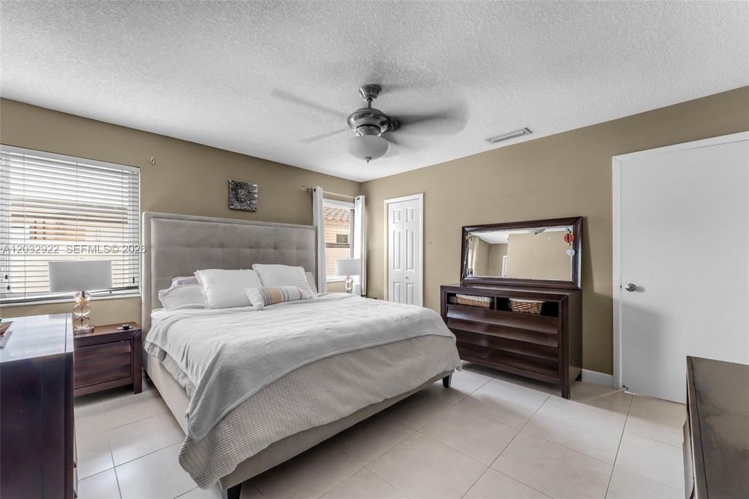For Sale: $850,000 (4 beds, 2 baths, 1884 Square Feet)