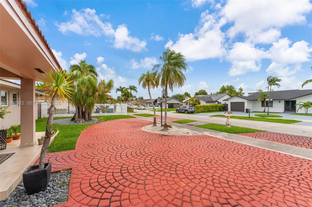 For Sale: $850,000 (4 beds, 2 baths, 1884 Square Feet)