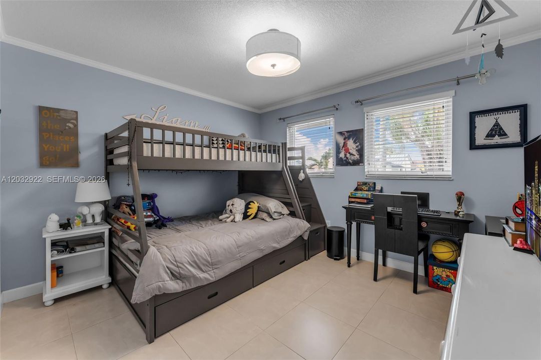 For Sale: $850,000 (4 beds, 2 baths, 1884 Square Feet)