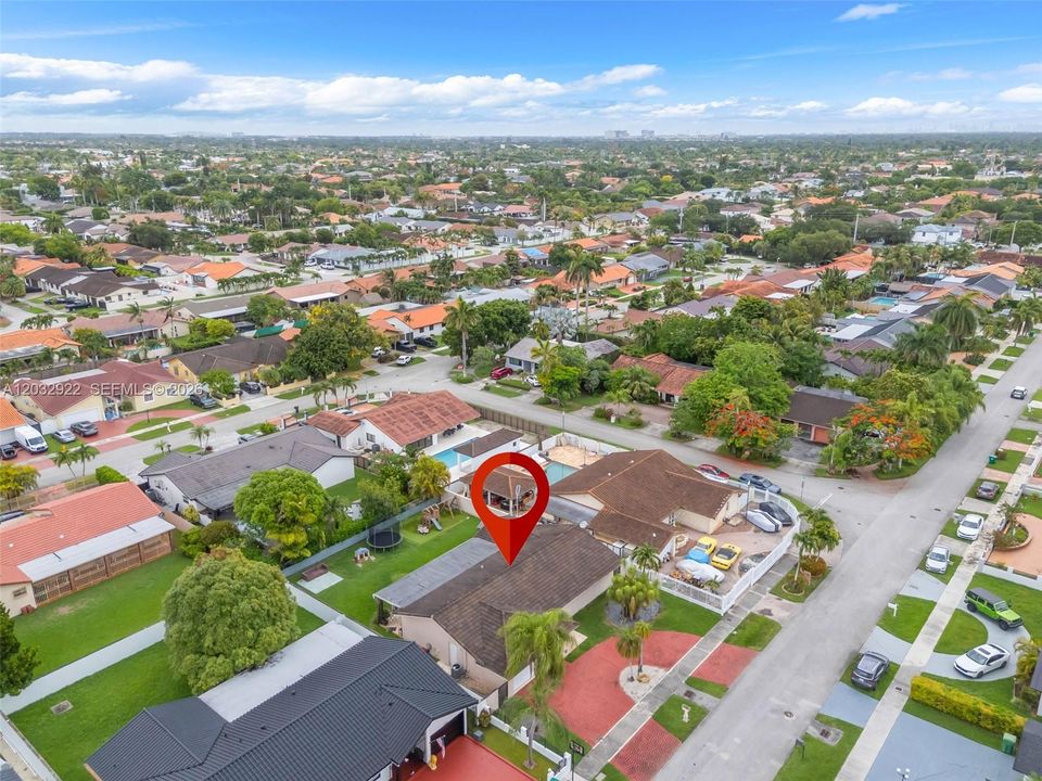 For Sale: $850,000 (4 beds, 2 baths, 1884 Square Feet)