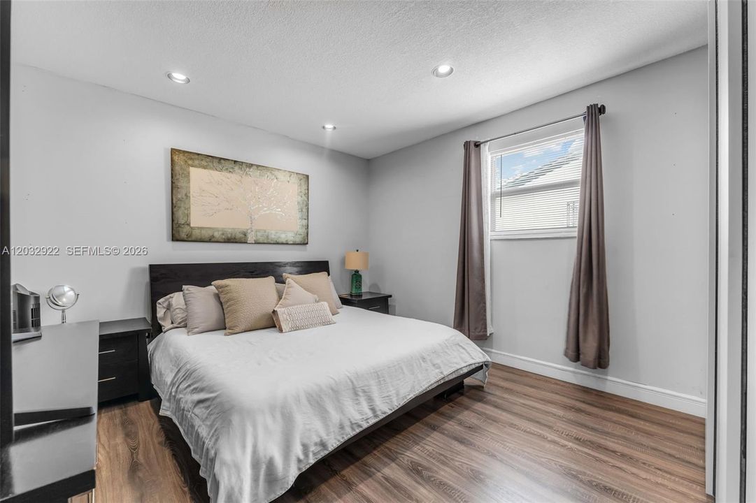 For Sale: $850,000 (4 beds, 2 baths, 1884 Square Feet)