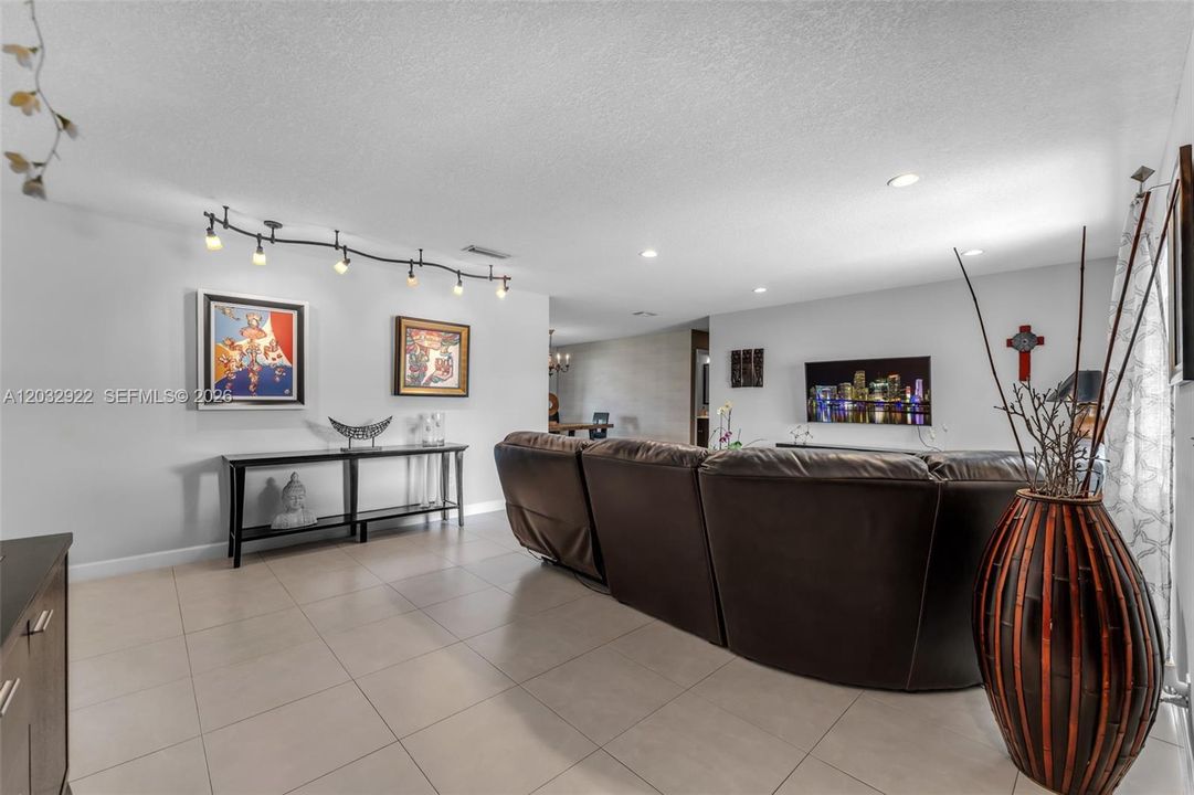 For Sale: $850,000 (4 beds, 2 baths, 1884 Square Feet)