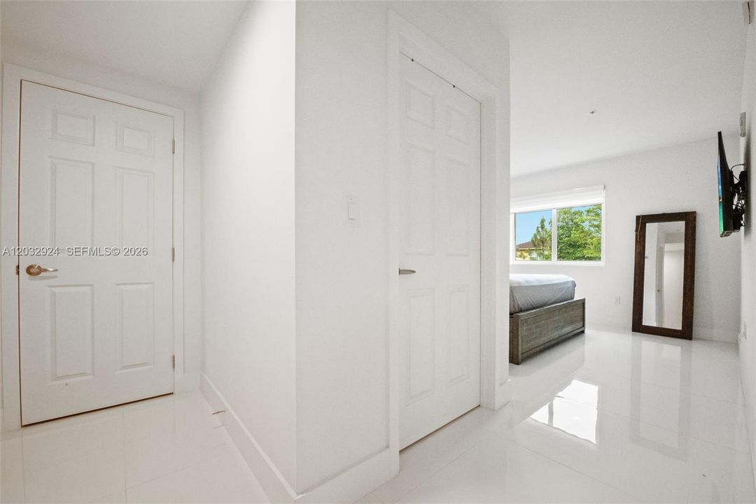 For Sale: $385,900 (2 beds, 2 baths, 1206 Square Feet)