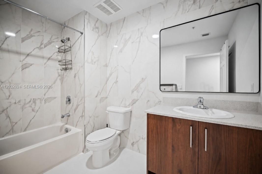 For Sale: $385,900 (2 beds, 2 baths, 1206 Square Feet)