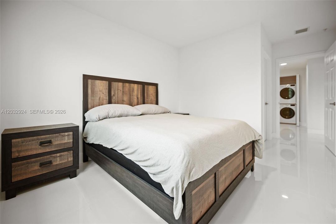 For Sale: $385,900 (2 beds, 2 baths, 1206 Square Feet)