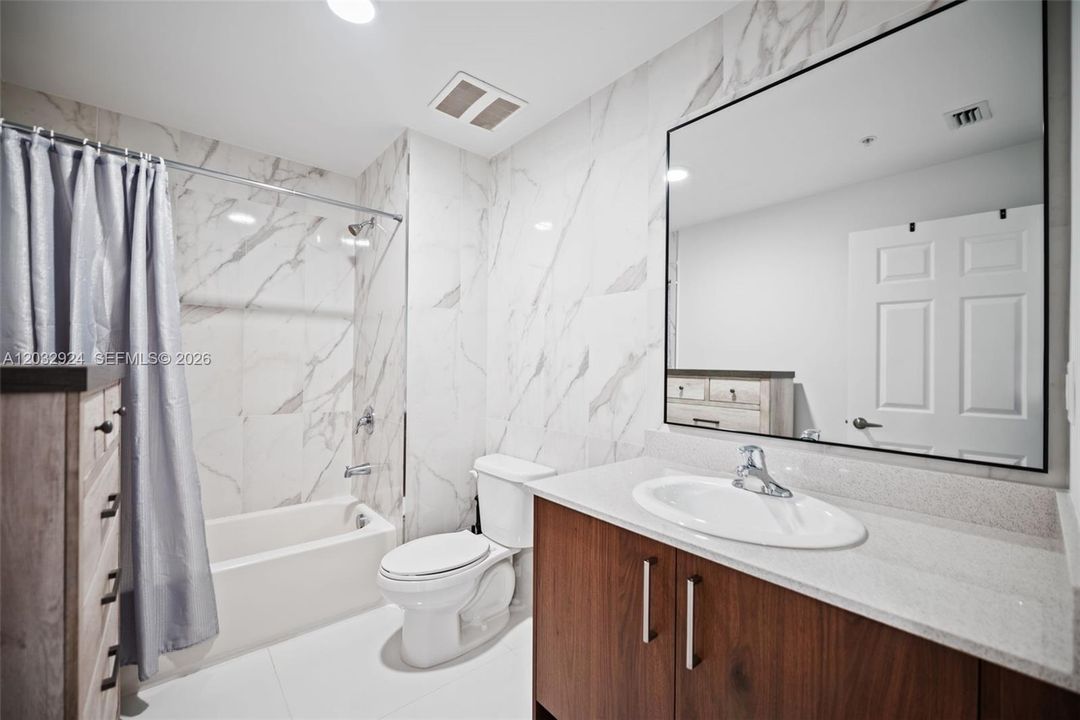 For Sale: $385,900 (2 beds, 2 baths, 1206 Square Feet)