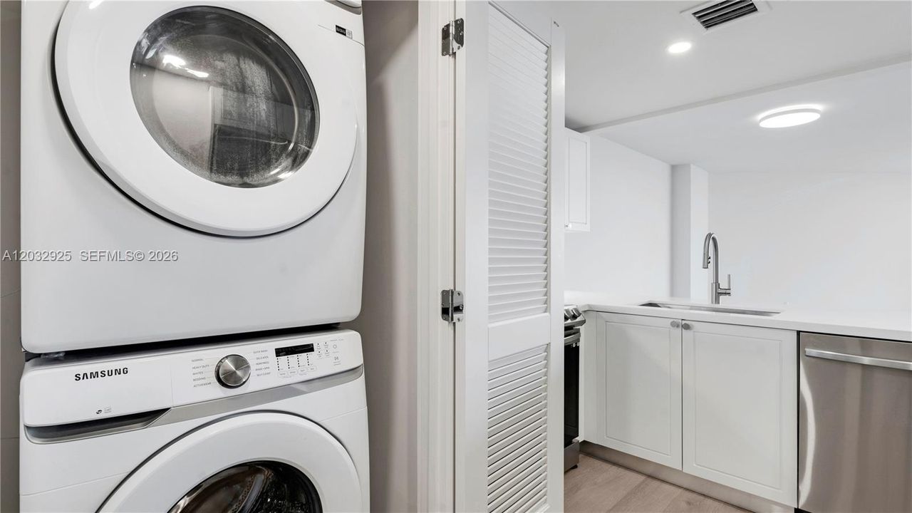 For Rent: $3,459 (1 beds, 1 baths, 1036 Square Feet)