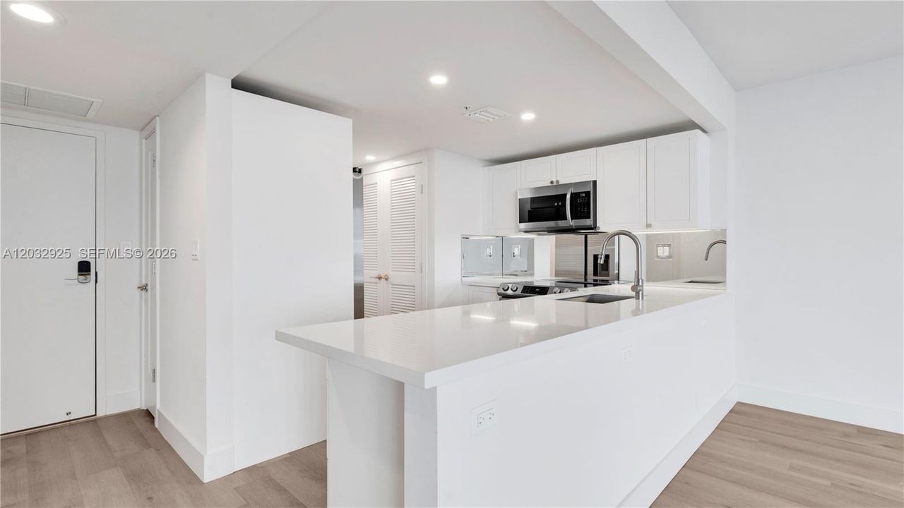 For Rent: $3,459 (1 beds, 1 baths, 1036 Square Feet)