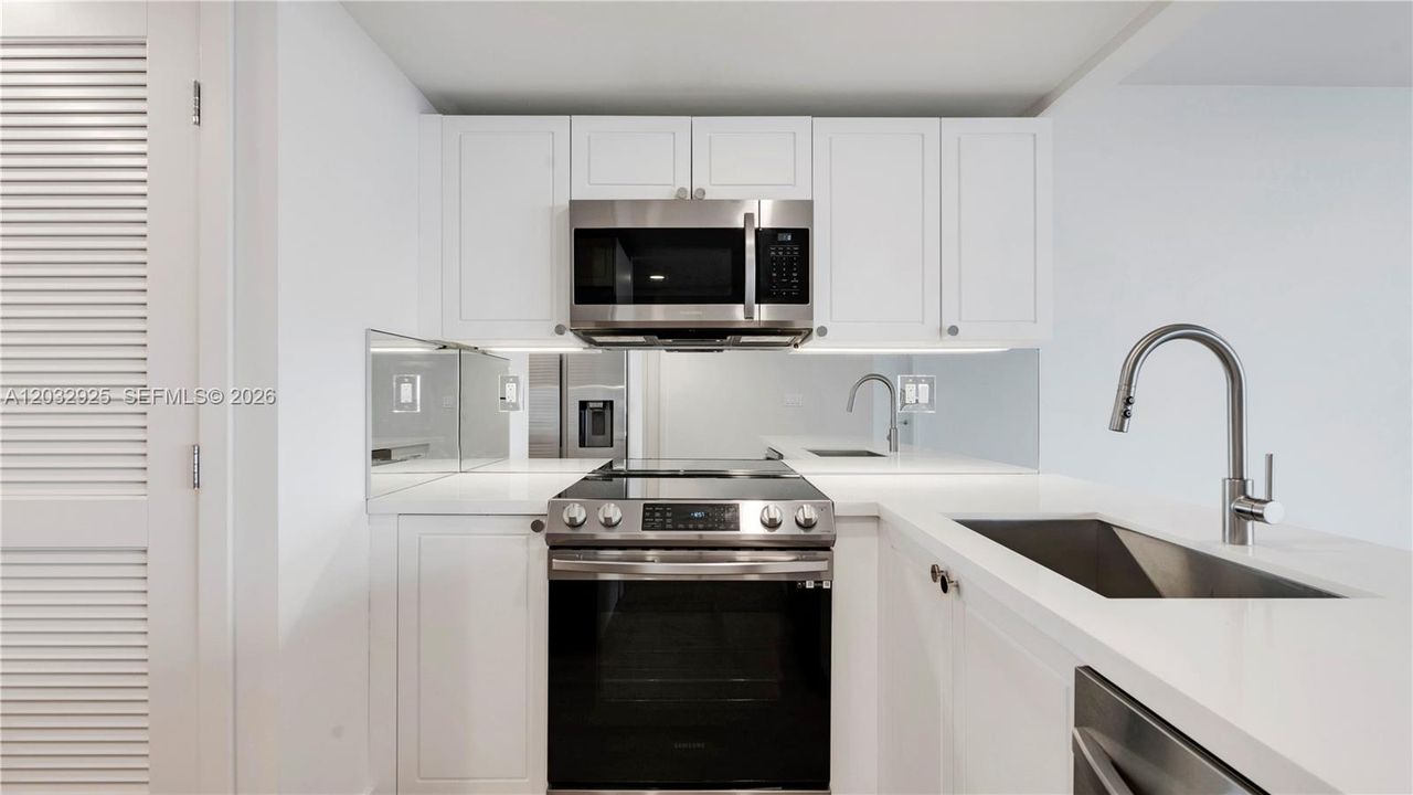For Rent: $3,459 (1 beds, 1 baths, 1036 Square Feet)