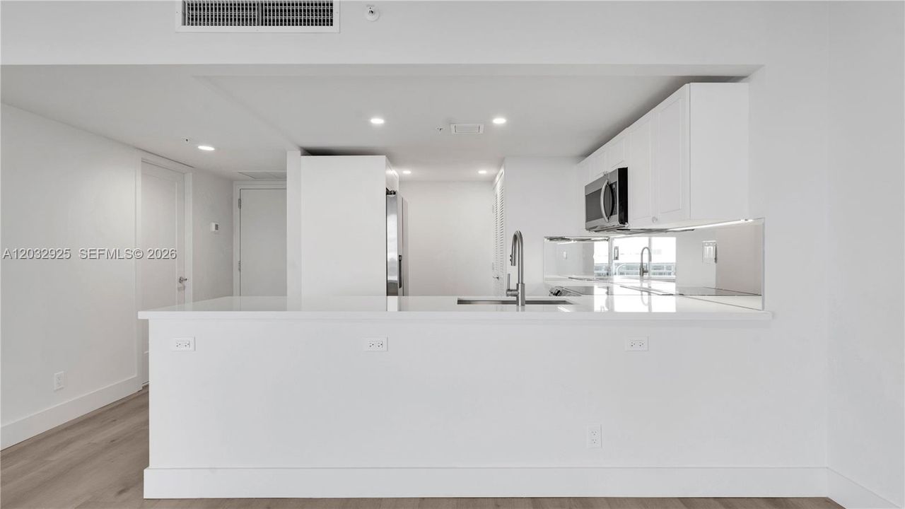 For Rent: $3,459 (1 beds, 1 baths, 1036 Square Feet)