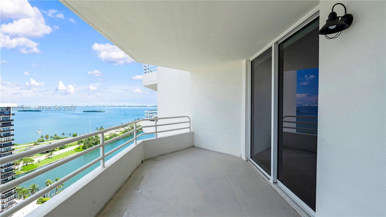 For Rent: $3,459 (1 beds, 1 baths, 1036 Square Feet)