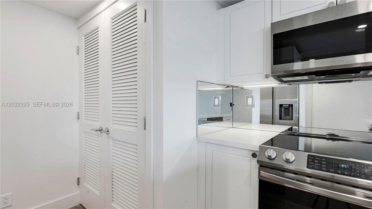 For Rent: $3,459 (1 beds, 1 baths, 1036 Square Feet)