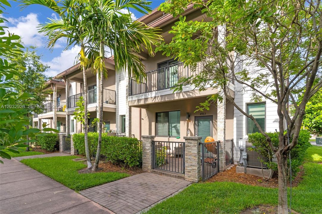 For Sale: $890,000 (4 beds, 2 baths, 2163 Square Feet)