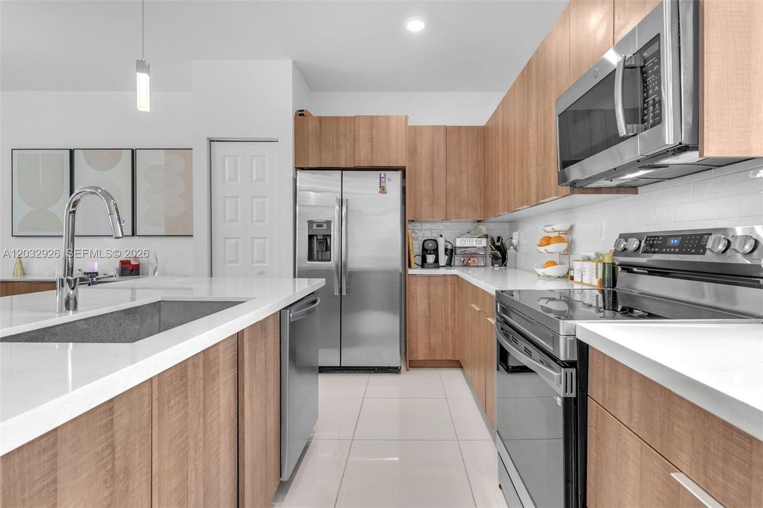 For Sale: $890,000 (4 beds, 2 baths, 2163 Square Feet)