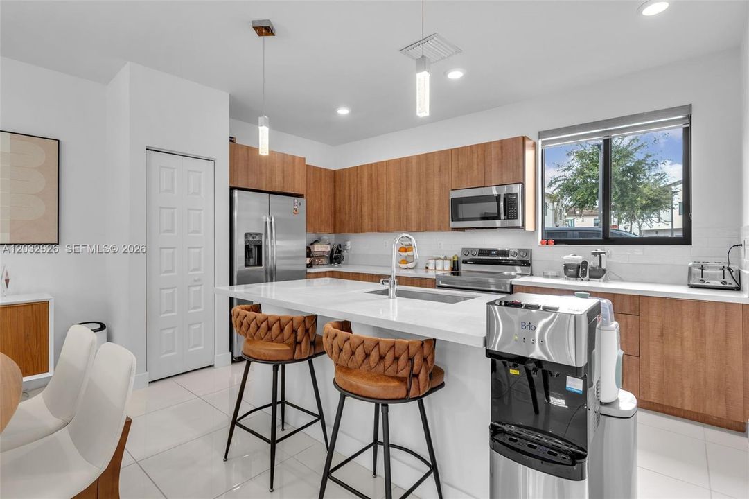 For Sale: $890,000 (4 beds, 2 baths, 2163 Square Feet)