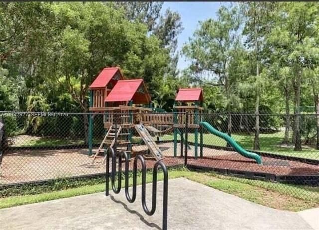 Activo con contrato: $1,990 (2 camas, 2 baños, 1026 Pies cuadrados)