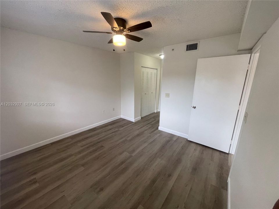 Activo con contrato: $1,990 (2 camas, 2 baños, 1026 Pies cuadrados)