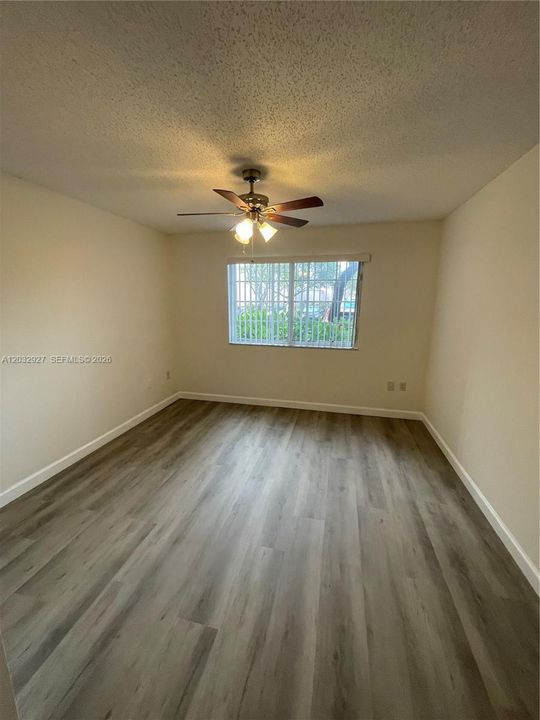 Activo con contrato: $1,990 (2 camas, 2 baños, 1026 Pies cuadrados)