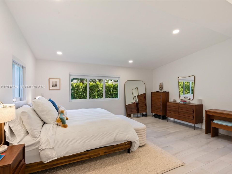 For Sale: $1,799,000 (4 beds, 3 baths, 2132 Square Feet)