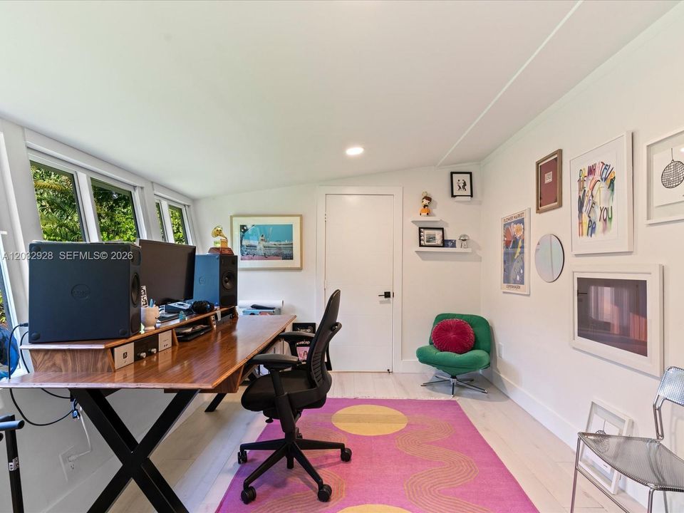 For Sale: $1,799,000 (4 beds, 3 baths, 2132 Square Feet)