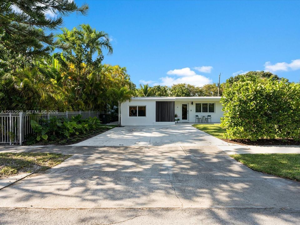 For Sale: $1,799,000 (4 beds, 3 baths, 2132 Square Feet)